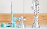 SMISKI Toothbrush Stands - Studio Display Charm